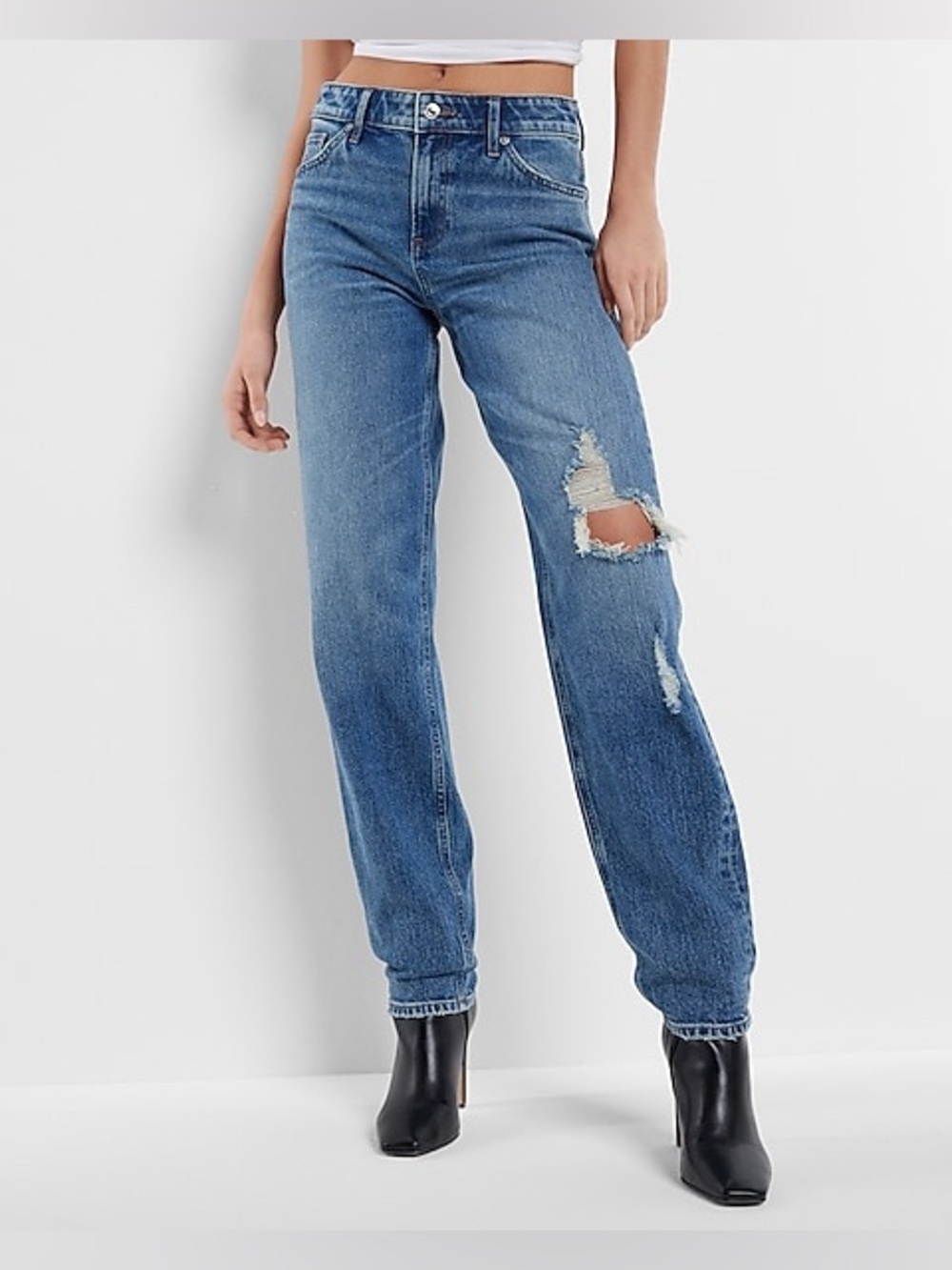 NWT Express Relaxed Tapered Mid Rise Distressed Size 2R